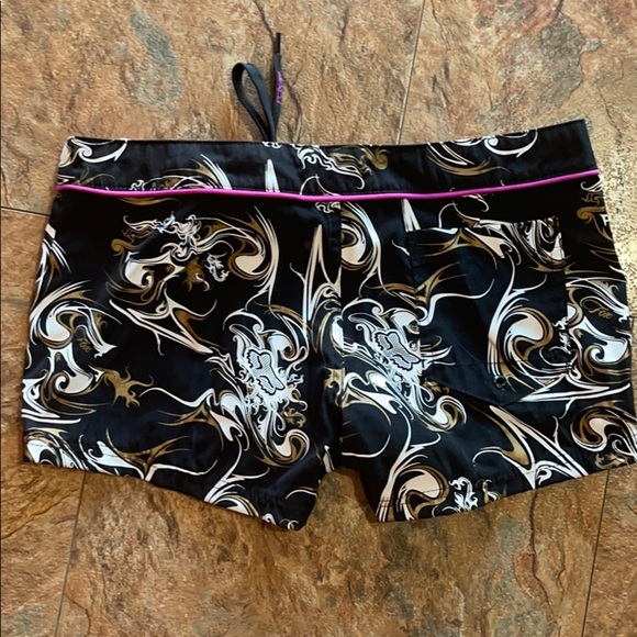 Fox shorts. - Picture 2 of 3
